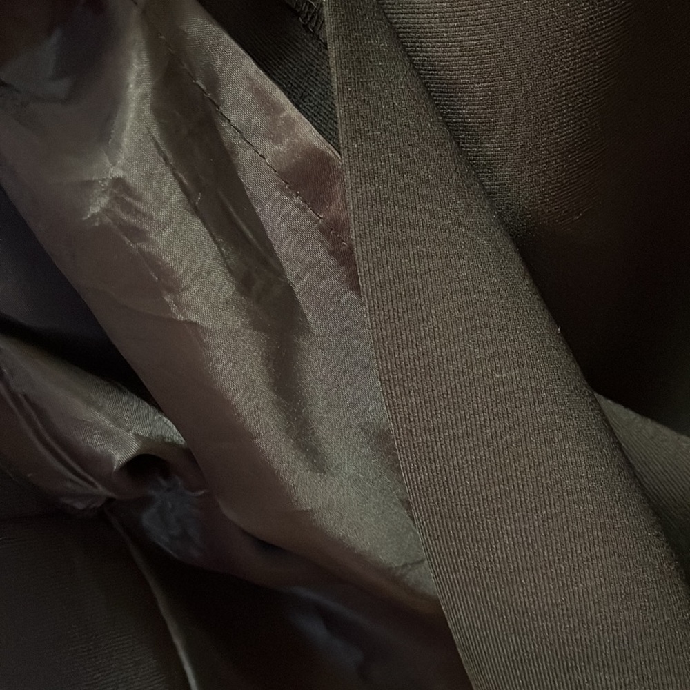 Evan Picone suit black and beige lined, vented sleeves - Picture 6 of 11